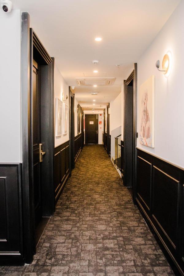 Ambiance Boutique Art Hotel Lahore Exteriér fotografie A typical corridor