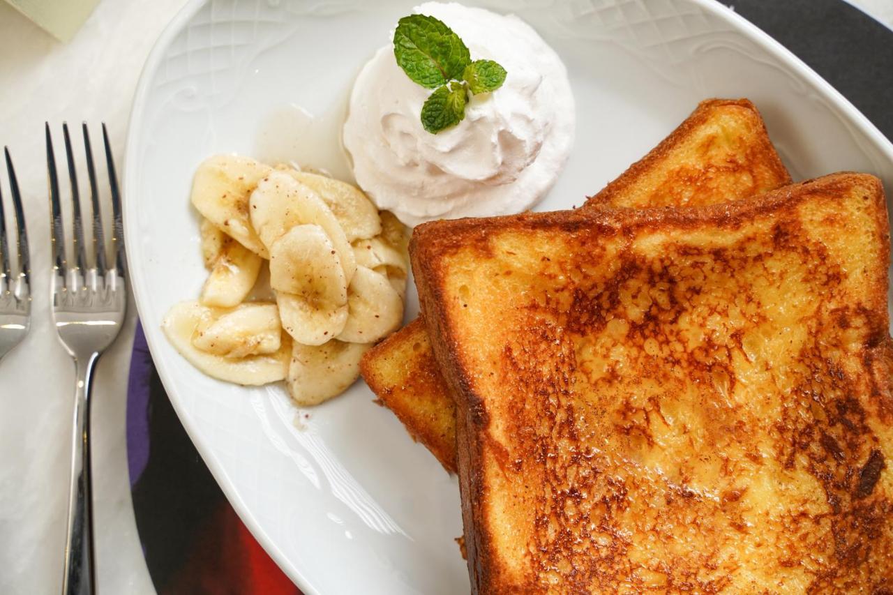 Ambiance Boutique Art Hotel Lahore Exteriér fotografie French toast with bananas